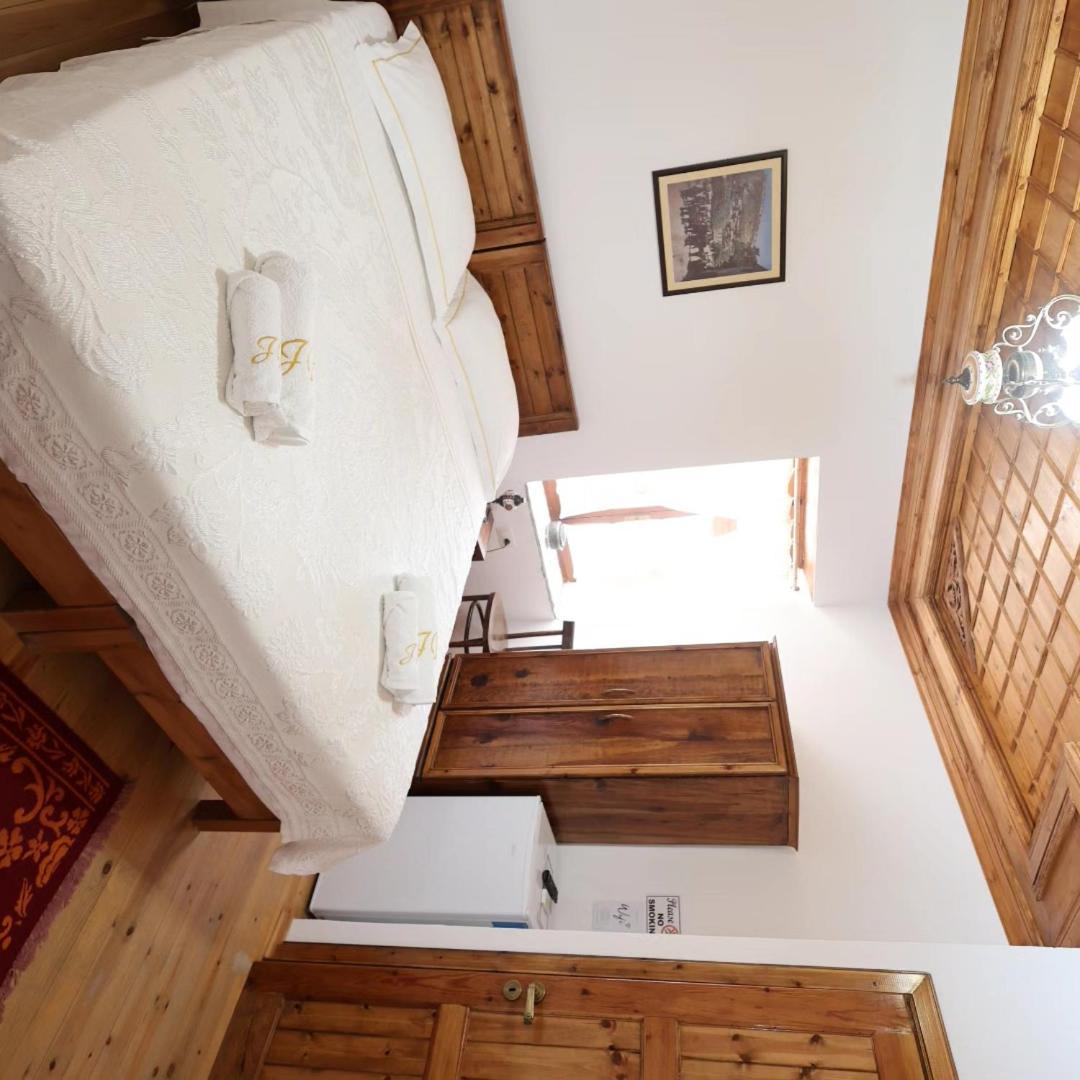 Guest House J.Prifti Берат Екстер'єр фото