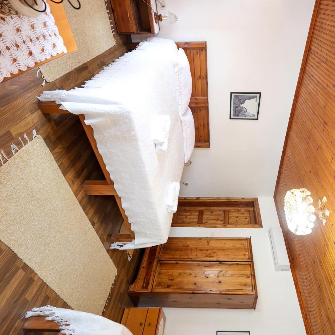 Guest House J.Prifti Берат Екстер'єр фото