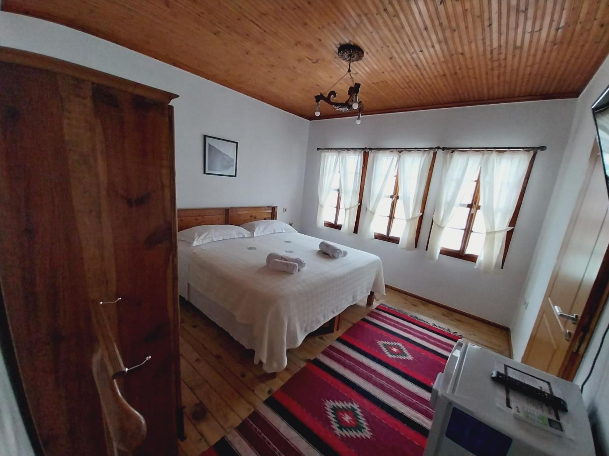 Guest House J.Prifti Берат Екстер'єр фото