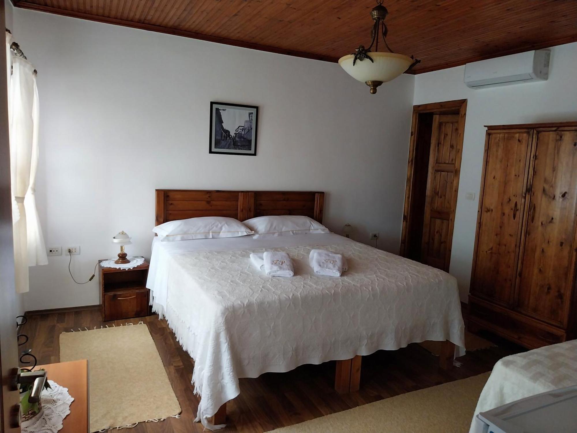 Guest House J.Prifti Берат Екстер'єр фото